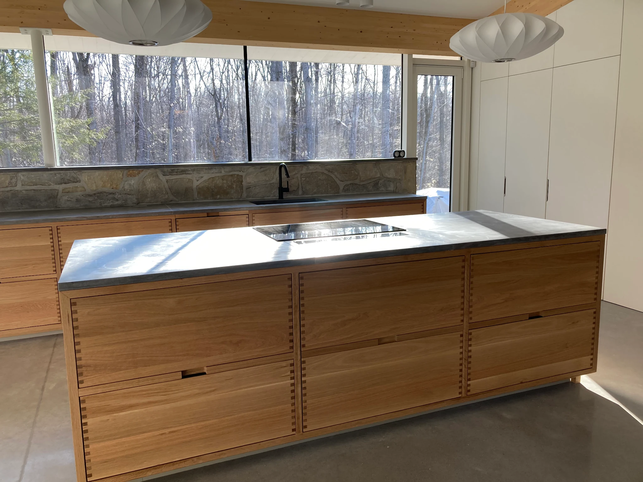 Maison dans les bois — La Shed Architecture — cuisine