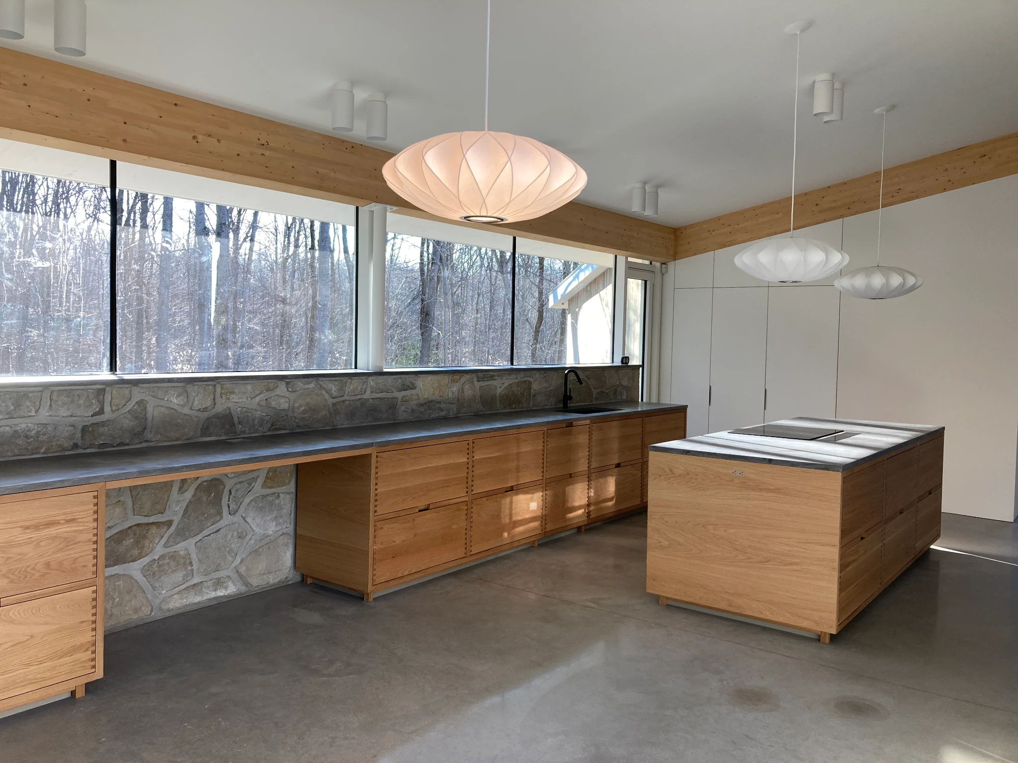 Maison dans les bois — La Shed Architecture — cuisine